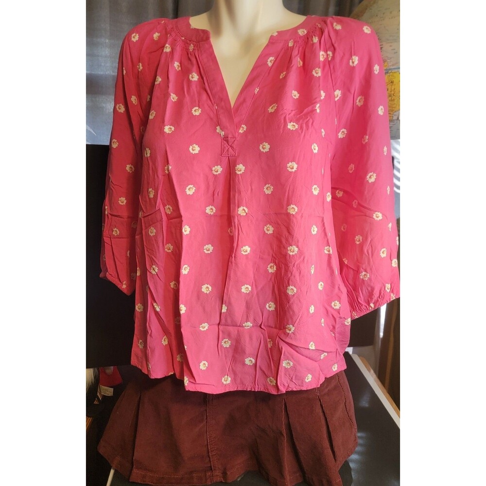 Crown& Ivy Medium Pink Blouse 3/4 Sleeve Floral